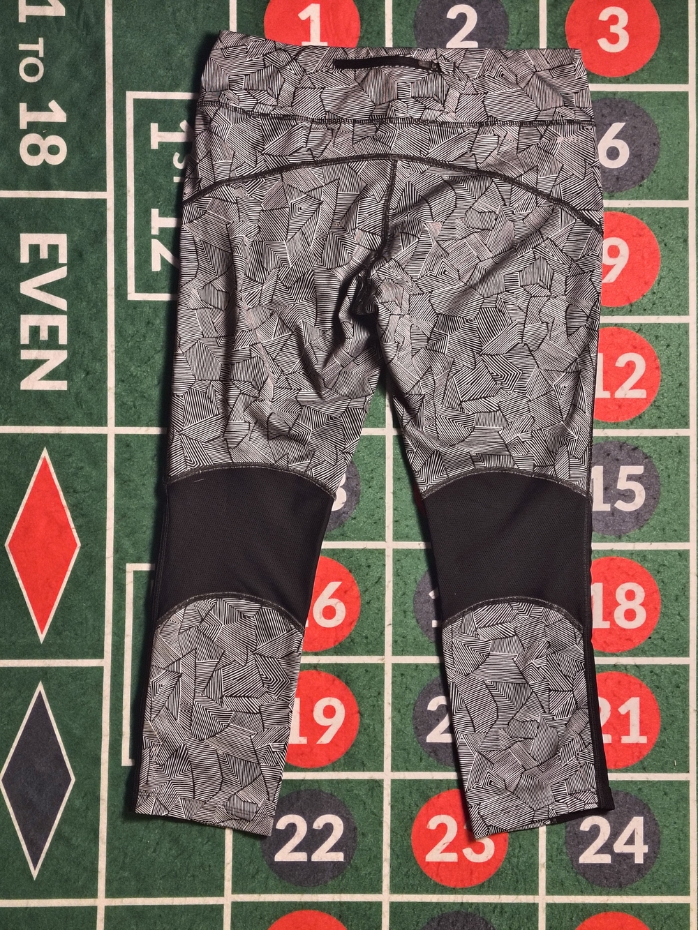 Nike Running Geometric Mesh Capri Leggings Womenâs L Black Gray - Picture 8 of 11